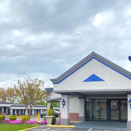 罗瑞尔 骑士旅馆 - 劳雷尔酒店 外观 照片